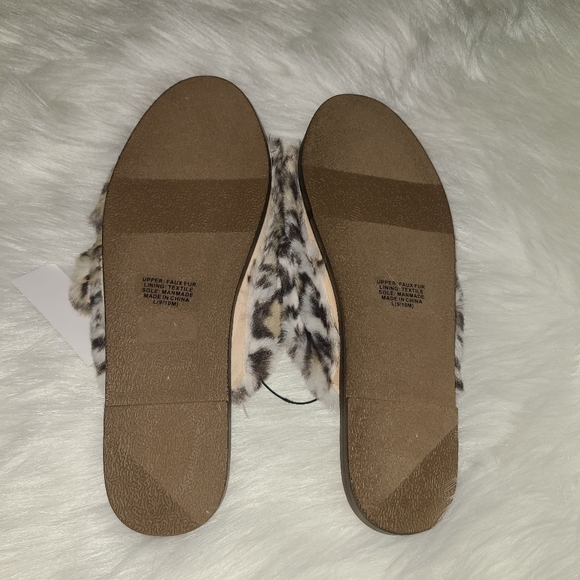LOFT Faux Fur Buckle Slippers | Large - Picture 6 of 7